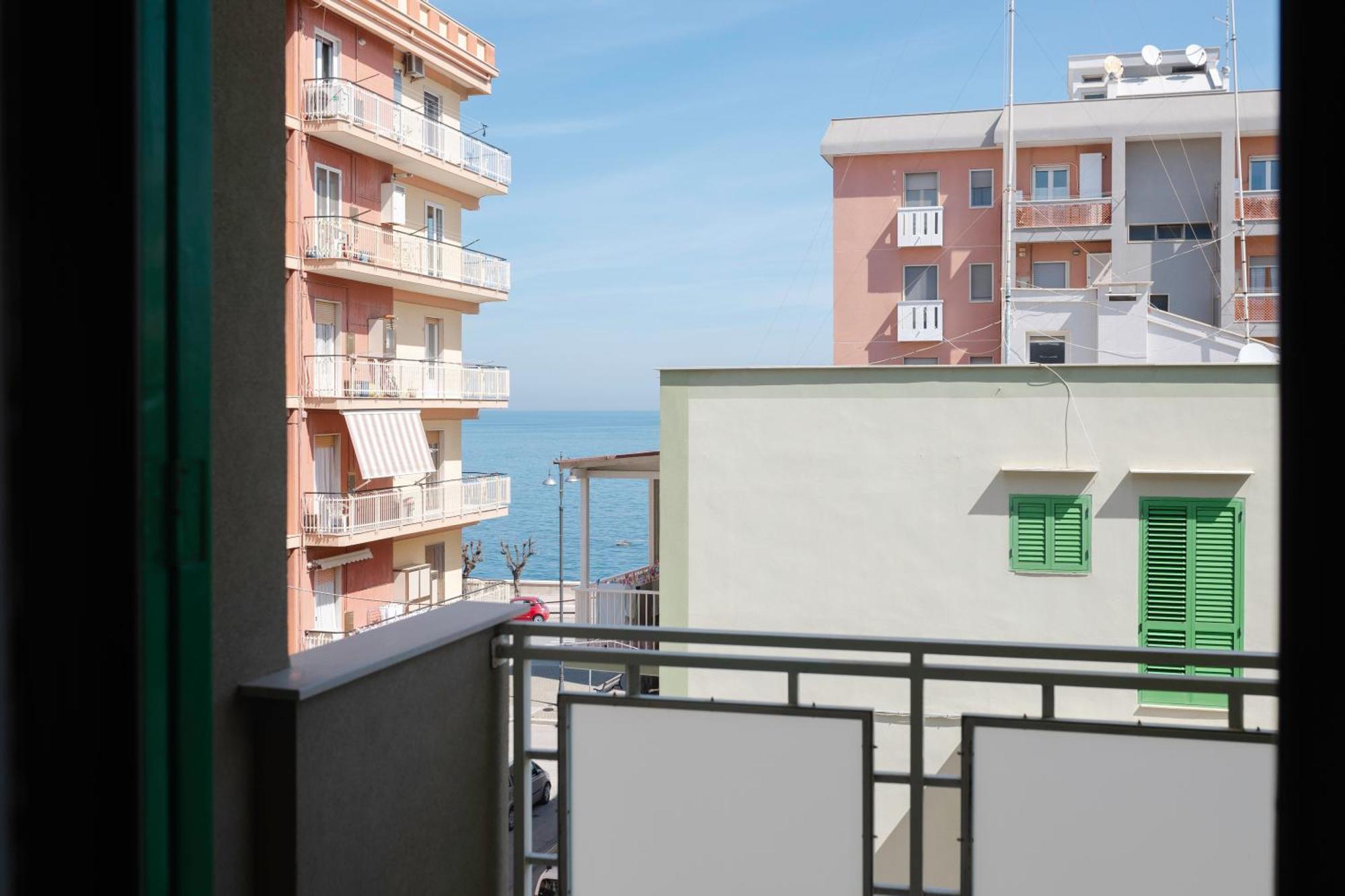 Sunrise Waterfront - Central Apartment With Sea View Balcony - Molfetta Esterno foto