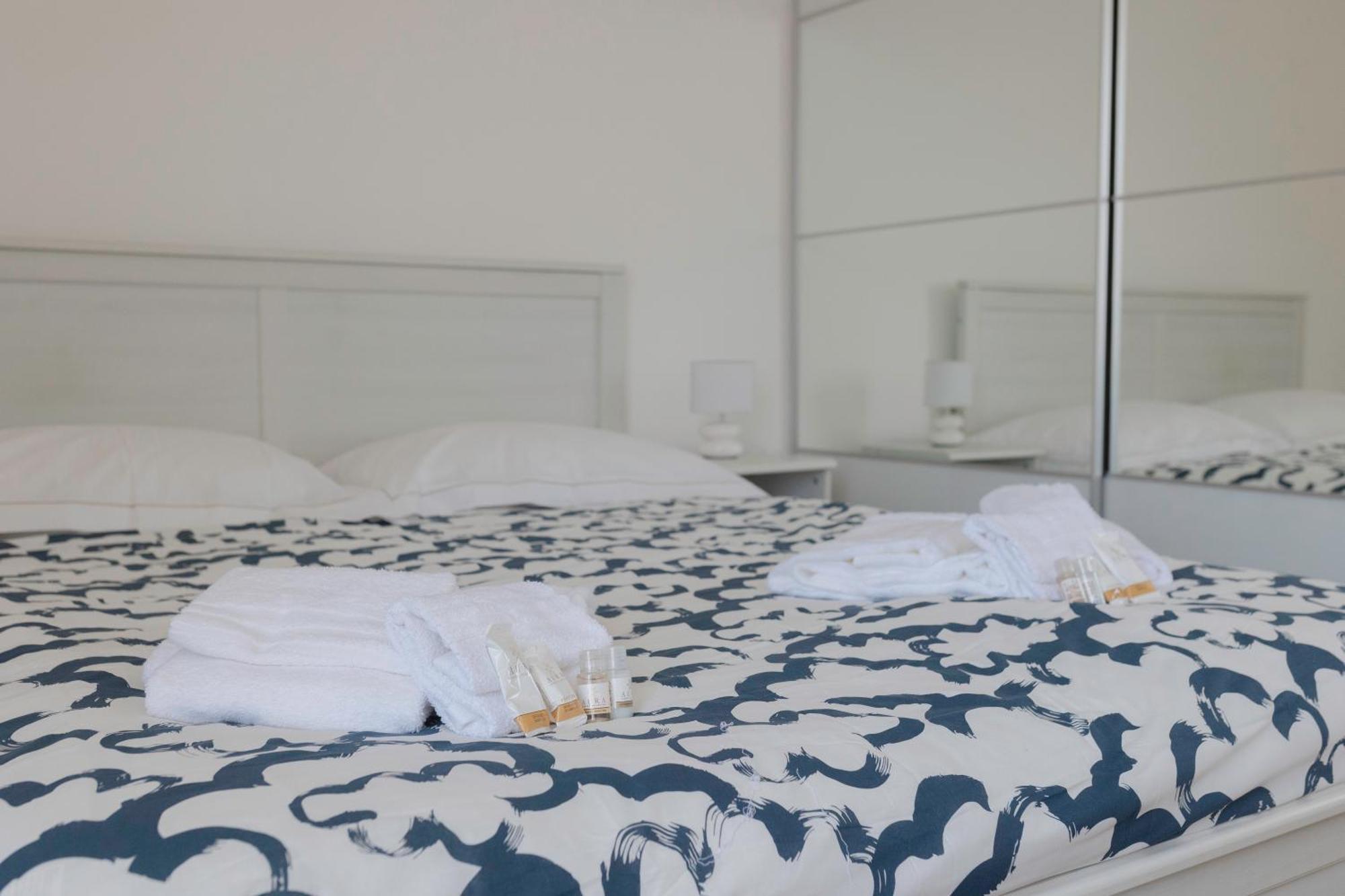 Sunrise Waterfront - Central Apartment With Sea View Balcony - Molfetta Esterno foto