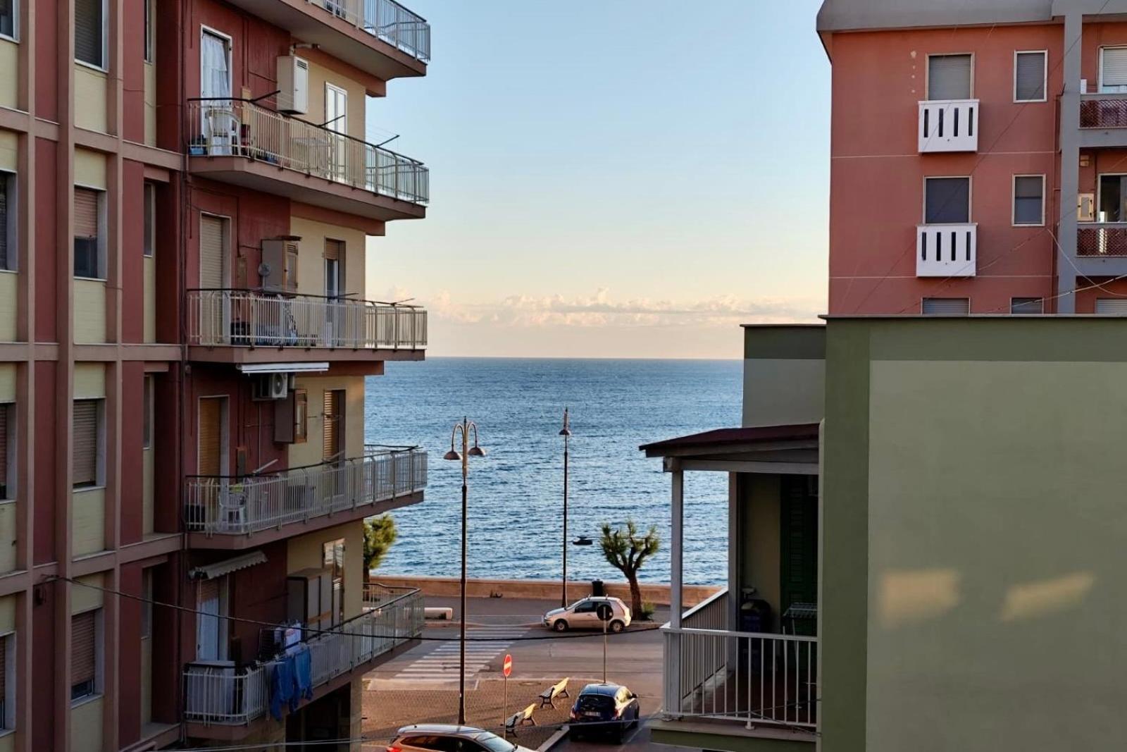 Sunrise Waterfront - Central Apartment With Sea View Balcony - Molfetta Esterno foto